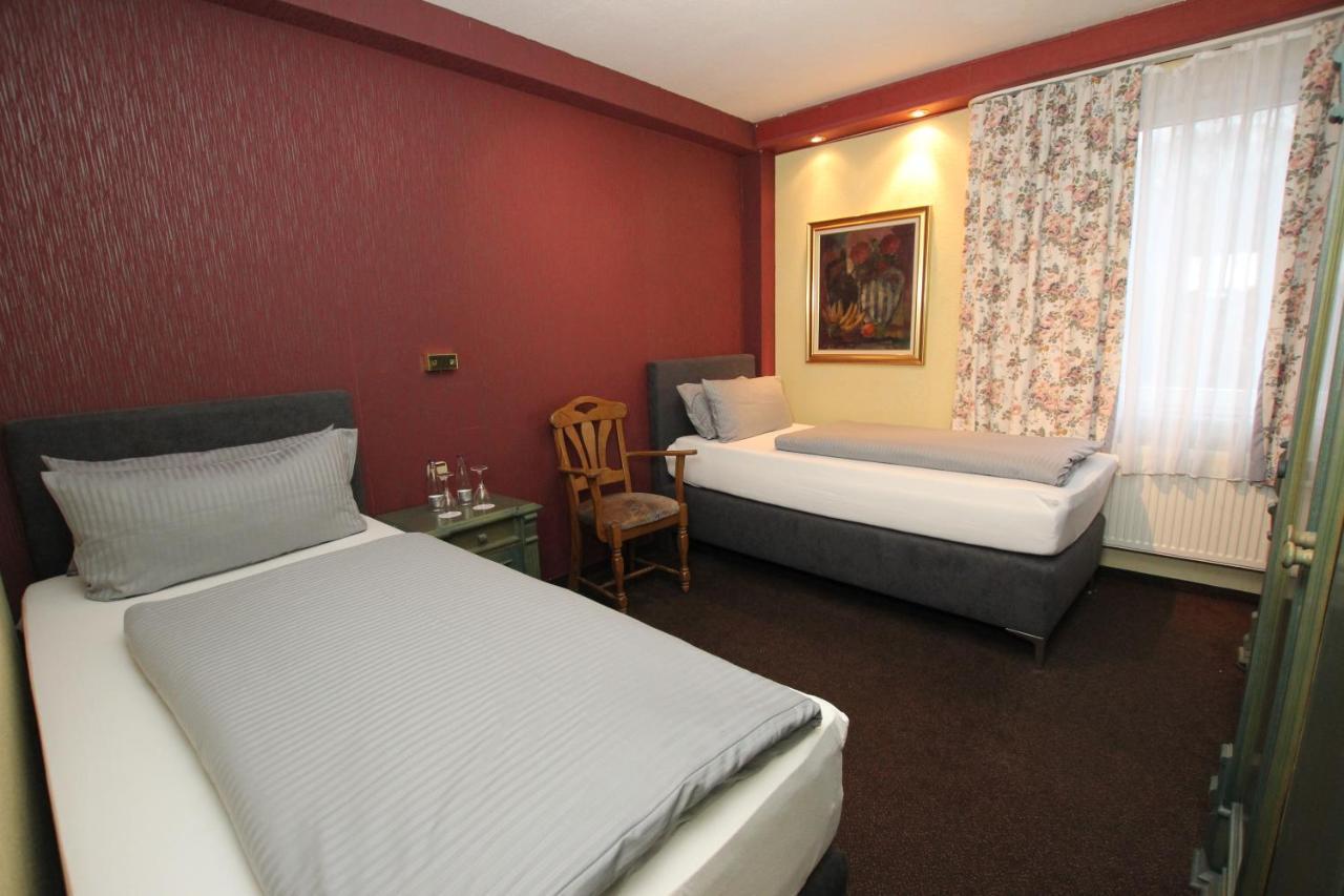 פטנסן Hotel Restaurant Zur Linde מראה חיצוני תמונה