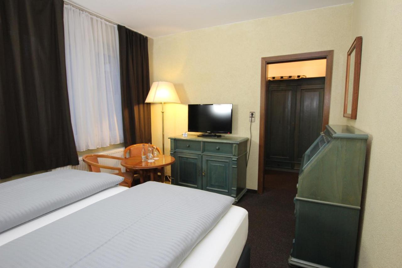 פטנסן Hotel Restaurant Zur Linde מראה חיצוני תמונה