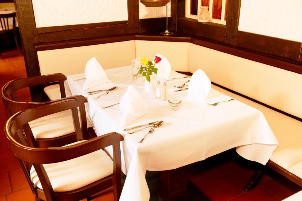 פטנסן Hotel Restaurant Zur Linde מראה חיצוני תמונה