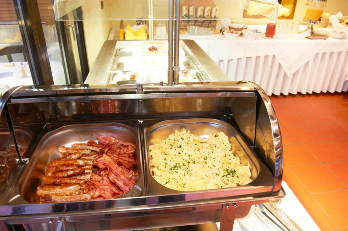 פטנסן Hotel Restaurant Zur Linde מראה חיצוני תמונה